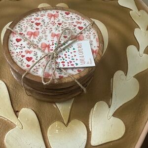Love & Cupcakes Valentine’s Day Wooden Coaster Set with Pink Bows & Red Hearts